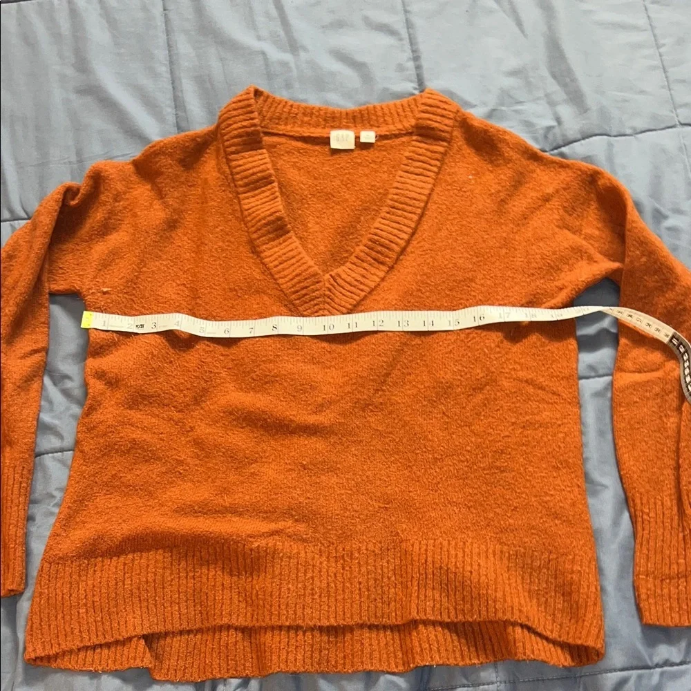 GAP Women's V-Neck Sweater in Rust color
